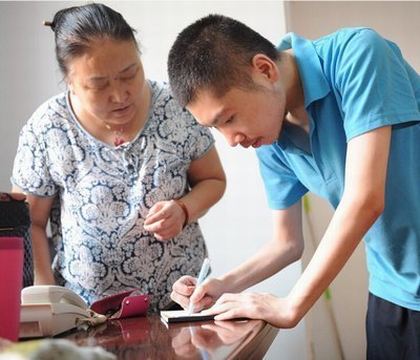 裙子胸口开太低